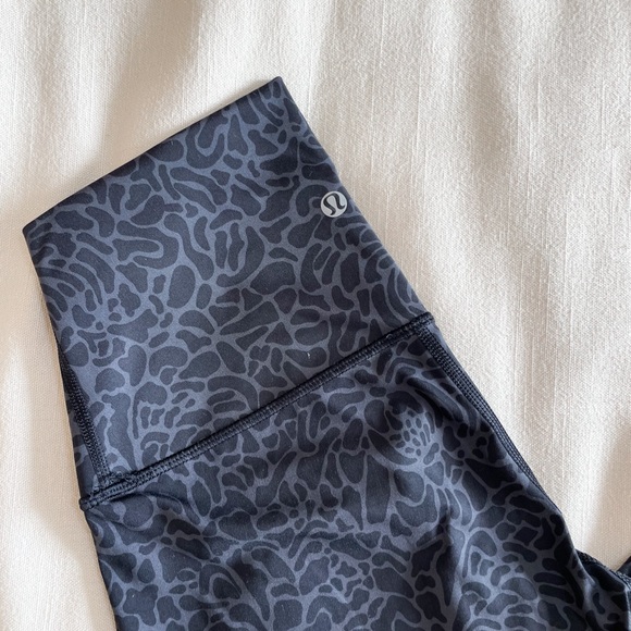lululemon black and grey printed high-waisted fold down leggings - Picture 2 of 4